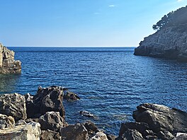 Se jmény je v�dycky trochu potí�. A název tu p�íjemn� izolovanou romantickou...