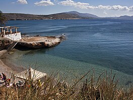 Atény jsou v parném lét� k nevydýchání. Pokud tedy tou�íte po osv�ení a místu,...