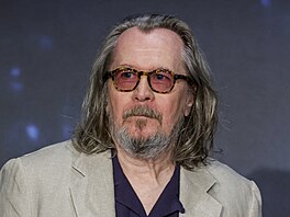 Gary Oldman v Cannes (22. kv�tna 2024)