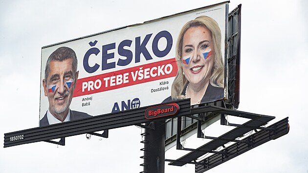 Billboard hnut� ANO v pra�sk�m Bran�ku. (20. kv�tna 2024)