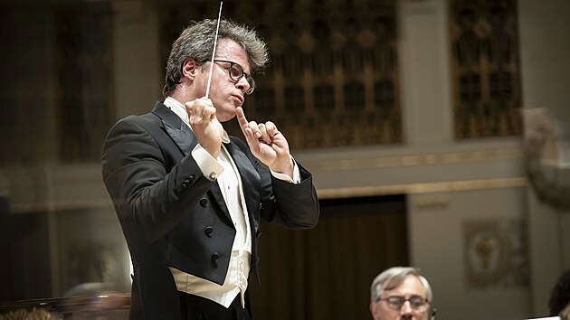 Dirigent Jakub Hr��a na Pra�sk�m jaru 2024 ��dil Orchestra dell�Accademia di Santa Cecilia.