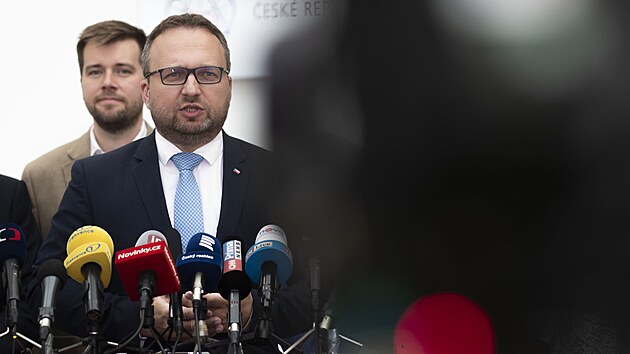 Tiskov konference vldn koalice. Na snmku hovo ministr prce a socilnch vc Marian Jureka (KDU-SL). (28. kvtna 2024)
