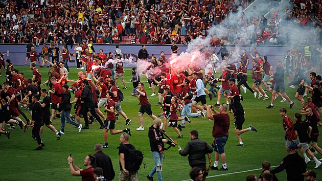 Fotbalist� Sparty slav� zisk ligov�ho titulu. (26. kv�tna 2024)