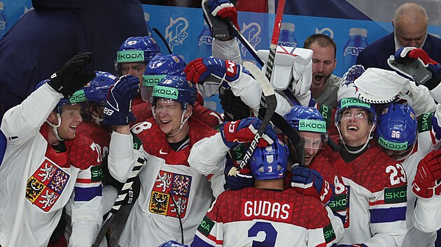 Fin�le MS v hokeji �v�carsko - �esko. David K�mpf zvy�uje do pr�zdn� branky. (26. kv�tna 2024)