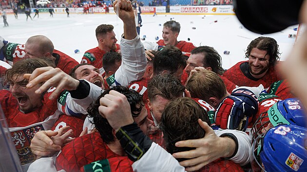 Fin�le MS v hokeji �v�carsko - �esko 0:2. Hokejist� slav� zlat� medaile. (26. kv�tna 2024)