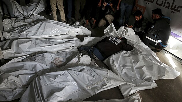 N�sledky izraelsk�ho �deru na palestinsk� uprchlick� t�bor pobl� Raf�hu na jihu P�sma Gazy. (27. ��jna 2024)