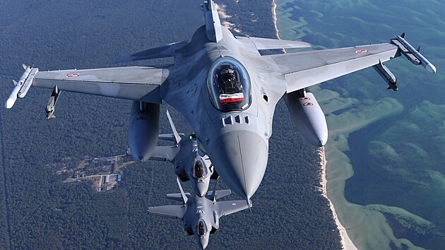Polská stíhaka F-16 Fighting Falcon (21. bezna 2023)