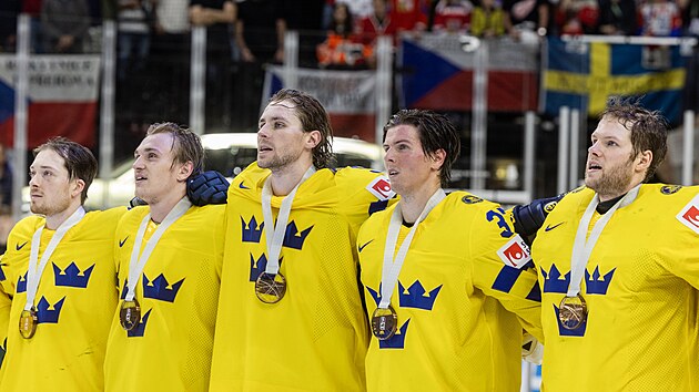vdt hokejist s bronzovmi medailemi po triumfu nad Kanadou.