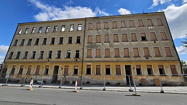 Dvojice vybydlench dom v brnnsk ulici Trnit pedtm, ne na konci kvtna 2024 zaala jejich demolice.