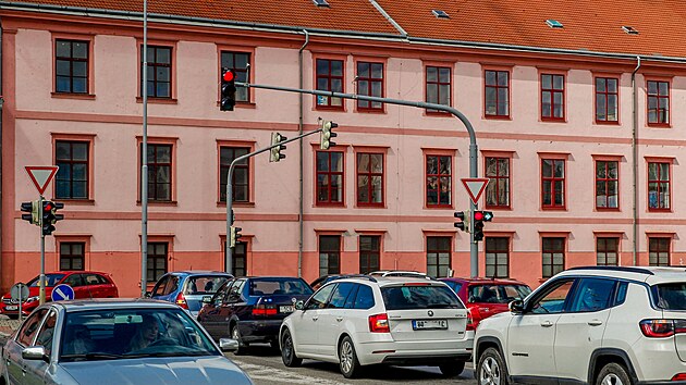 Na ken ulic Mnesovy a Boeny Nmcov jsou pestupky tak celkem ast. Pi pozorovn se dokonce stalo, e na ervenou projeli ti idii za sebou.
