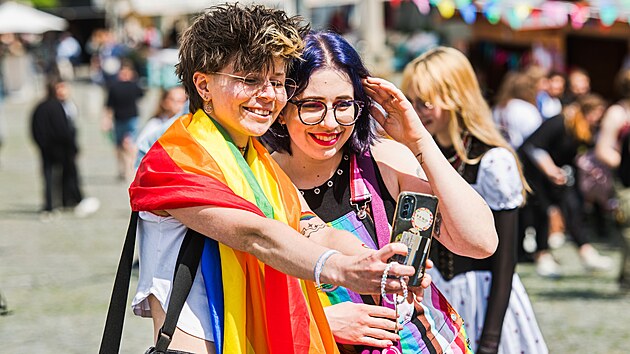 Brnem proel duhov prvod oslavujc queer komunitu. Zakonil tak tdenn festival Brno Pride Week. (25. kvtna 2024)