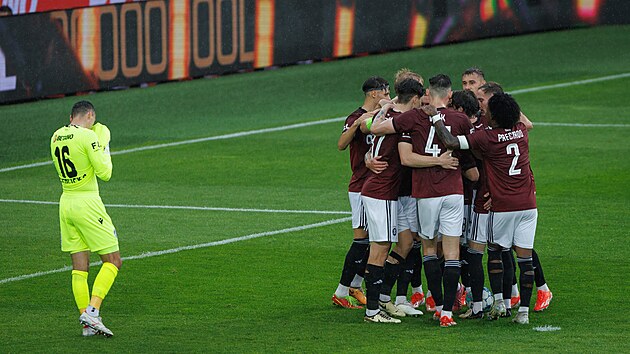 Spar�an�t� fotbalist� se raduj� z g�lu do br�ny soupe�� z Plzn�.