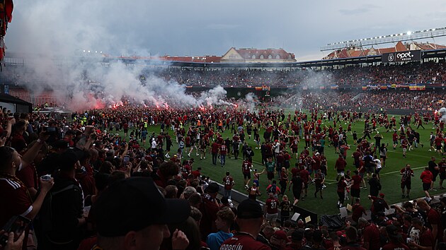 Fanouci slav se sparanskmi fotbalisty mistrovsk titul.