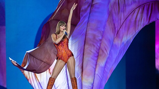 Americk zpvaka Taylor Swift odstartovala evropskou st svho svtovho turn s nzvem "The Eras Tour" koncertem v pask La Defense Aren. (9. kvtna 2024)