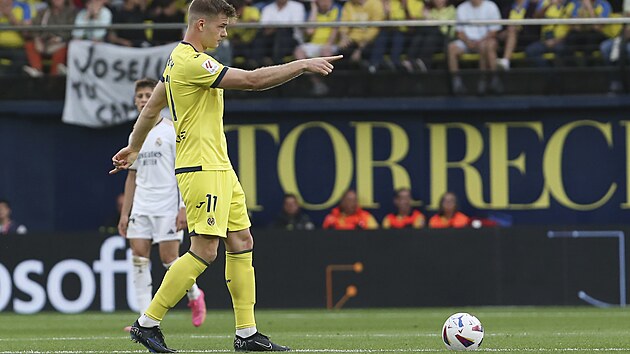 Alexander Srloth z Villarrealu v zpase s Realem Madrid.