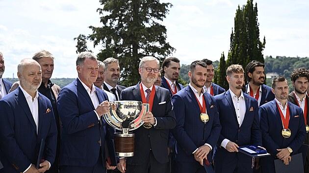 �e�t� hokejist� na setk�n� s premi�rem Petrem Fialou.  (29. kv�tna 2024)