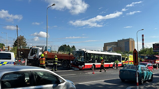 V Kri se stetl nkladn vz s autobusem (23. kvtna 2024)