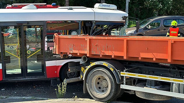 V Kri se stetl nkladn vz s autobusem (23. kvtna 2024)