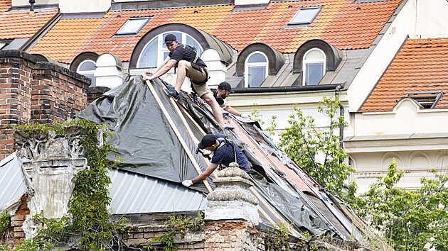 Probhajc prce na rekonstrukci budovy bvalho ndra Vyehrad (27. kvtna 2024)