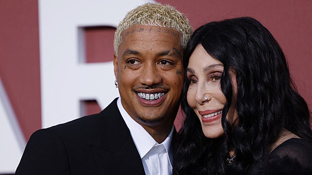 Alexander Edwards a Cher na amfAR Cinema Against AIDS v Cap d'Antibes (23. kv�tna 2024)