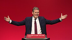 Pedseda labourist Keir Starmer na stranické konferenci v Brightonu (29. srpna...