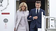 Francouzský prezident Emmanuel Macron p�ijel se svou man�elkou Brigitte na...
