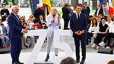 Macrona pijal nmecký prezident Frank-Walter Steinmeier a spolen navtívili...