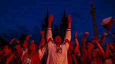 Starom�stské nám�stí v Praze zaplnily b�hem finálového zápasu hokejového...