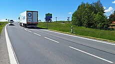 Dlníci se pustili do opravy frekventované silnice I/57, která vede z Opavska k...