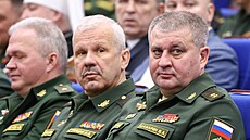Náelník hlavní správy komunikací ozbrojených sil Vadim amarin (vpravo) se...