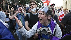 Lidé v centru gruzínského Tbilisi protestují proti návrhu zákona o zahraniním...