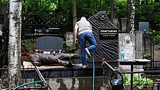 Na hbitov v Petrohradu nainstalovali bronzovou sochu zesnulého éfa Wagnerova...