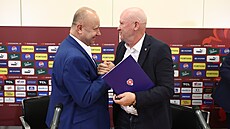 Pedseda FAR Petr Fousek (vlevo) a reprezentaní kou Ivan Haek na nominaní...