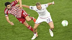 �eský zálo�ník Antonín Barák ve finále Konferen�ní ligy proti Olympiakosu.