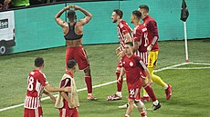 Gólová radost fotbalist Olympiakosu ve finále Konferenní ligy.