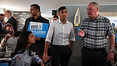 Lídr konzervativc� Rishi Sunak b�hem kampan� v Londýn� (26. kv�tna 2024)