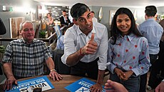 Lídr konzervativc� Rishi Sunak b�hem kampan� v Londýn� (26. kv�tna 2024)