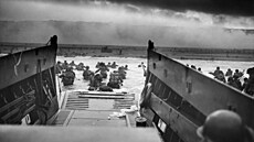 Do chtánu smrti. Slavná fotografie z vylodní v Normandii od Roberta Sargenta...