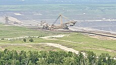 Braany obklopují výsypky, odkalit, severn se rozprostírá obí hndouhelný...