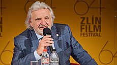 Prezident Zlín Film Festivalu �estmír Van�ura p�i zahájení 64. ro�níku (kv�ten...