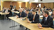 Po�et vysazených strom� musí vzr�st, shodli se minist�i v Pardubicích