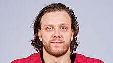 �estný ob�an Haví�ova David Pastr�ák s pohárem pro hokejové mistry sv�ta.