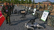 ínská armáda na spoleném cviení s Kambodou pedvedla robotické psy s...