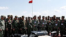 ínská armáda na spoleném cviení s Kambodou pedvedla robotické psy s...