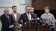 Tisková konference vládní koalice. Na snímku hovoí ministr práce a sociálních...