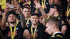 Fotbalisté Sparty slaví zisk ligového titulu. (26. kv�tna 2024)