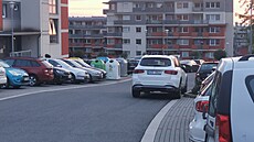 Parkování na sídli�ti Ji�ní Svahy ve Zlín�. (kv�ten 2024)