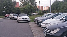 Parkování na sídli�ti Ji�ní Svahy ve Zlín�. (kv�ten 2024)