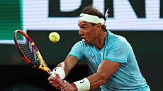 Rafael Nadal odehrává mí�ek v prvním kole Roland Garros.