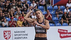 Nikola Ogrodníková hází na Zlaté trete.